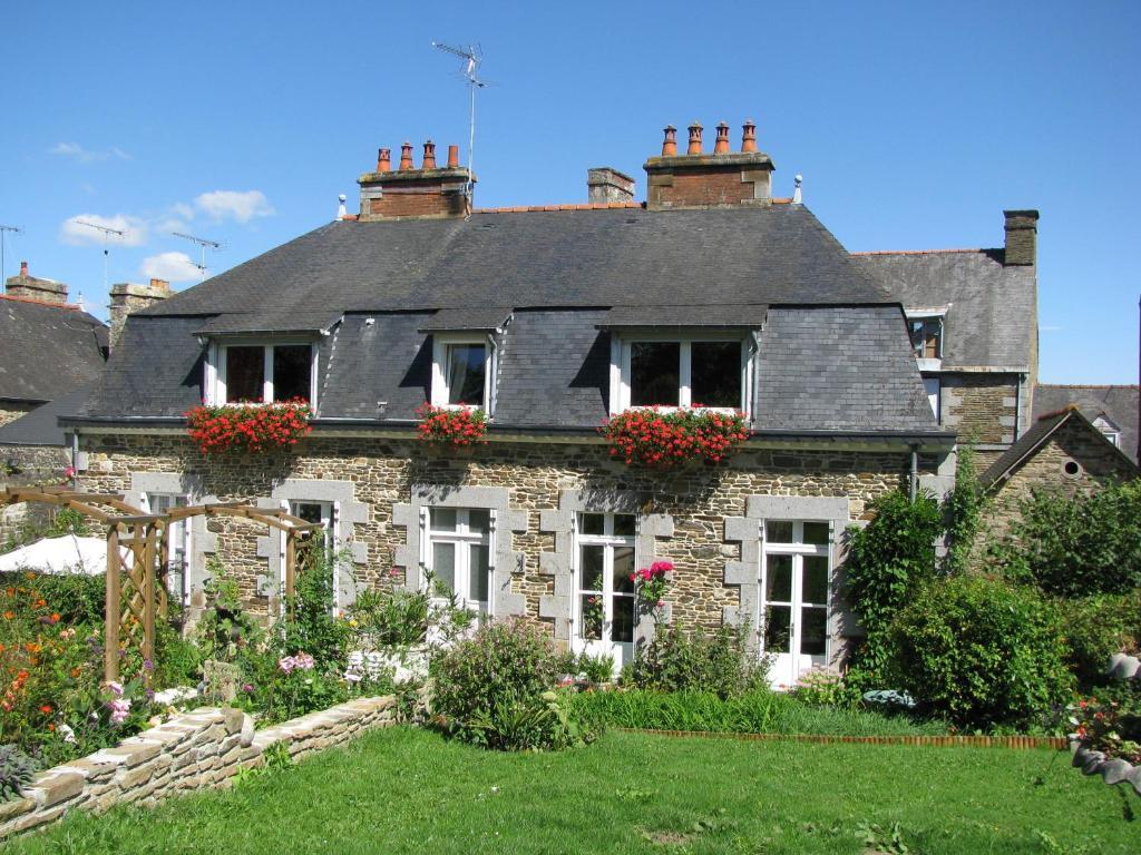 Chambres D'hotes L'hermine Bed & Breakfast *